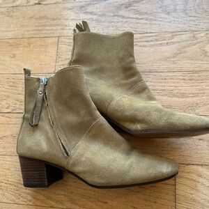Banana Republic booties suede